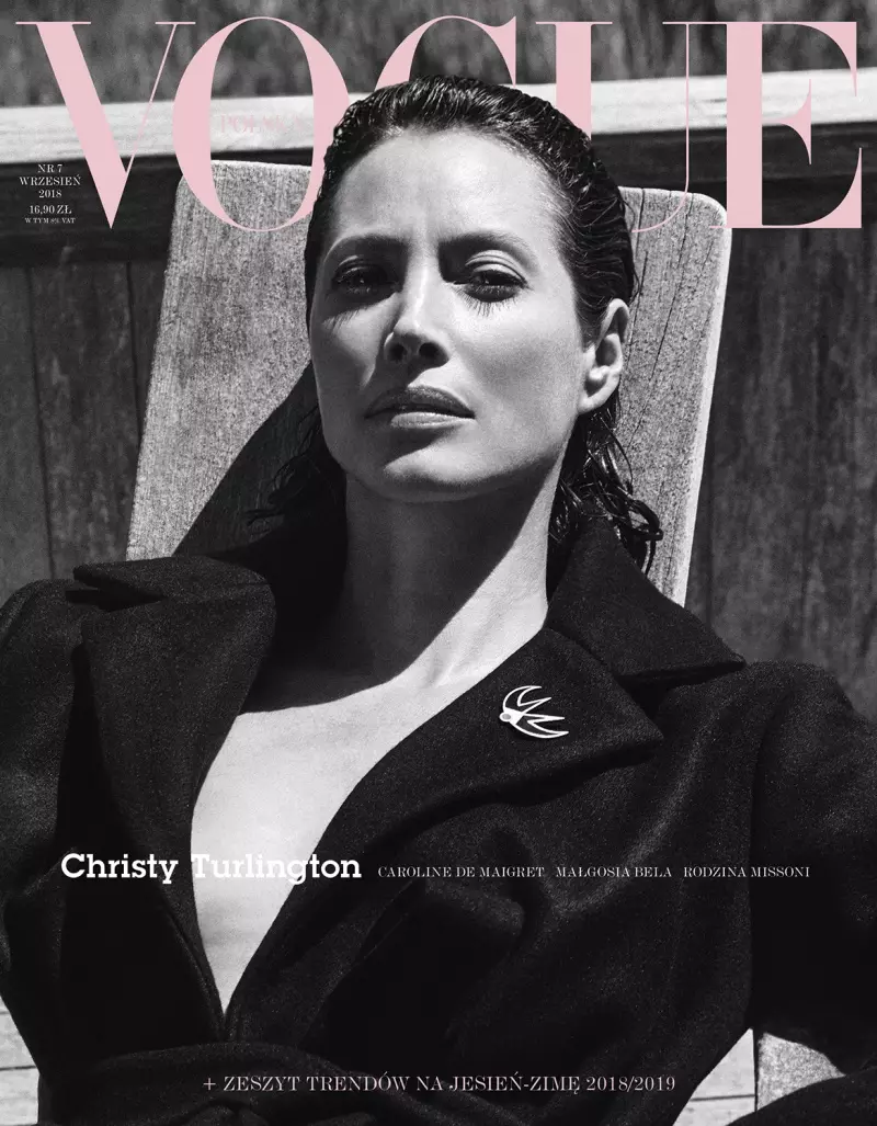 Christy Turlington ag tabhairt aire don Vogue sa Pholainn