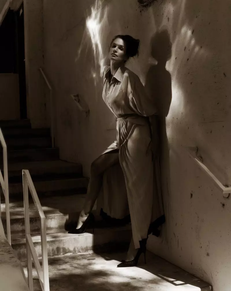 ژست سیندی کرافورد برای ماریانو ویوانکو در تابستان 2013 Muse