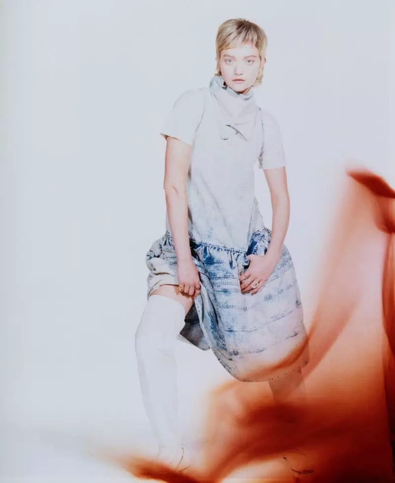 Gemma Ward Embraces Daring Denim ສໍາລັບ M Le Magazine du Monde