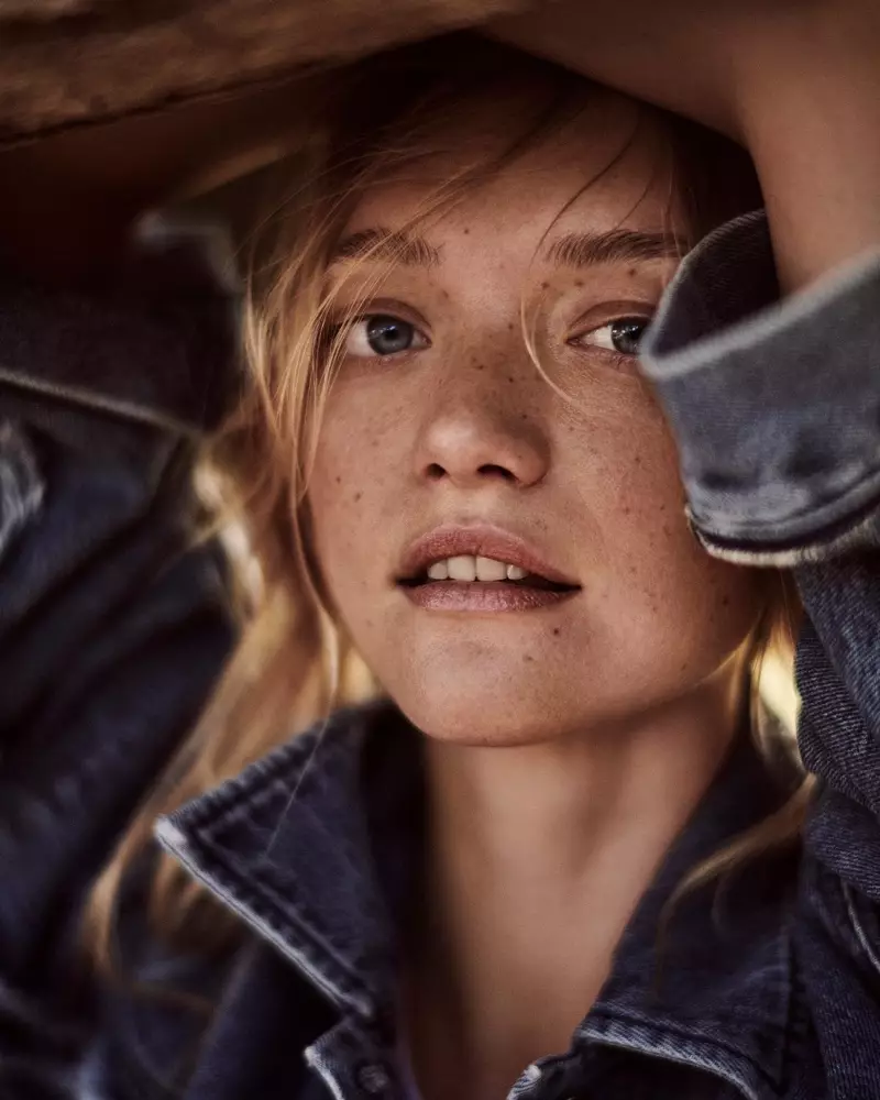 Gemma Ward မော်ဒယ်များ Retro Denim သည် Sunday Times Style ကိုရှာဖွေသည်။