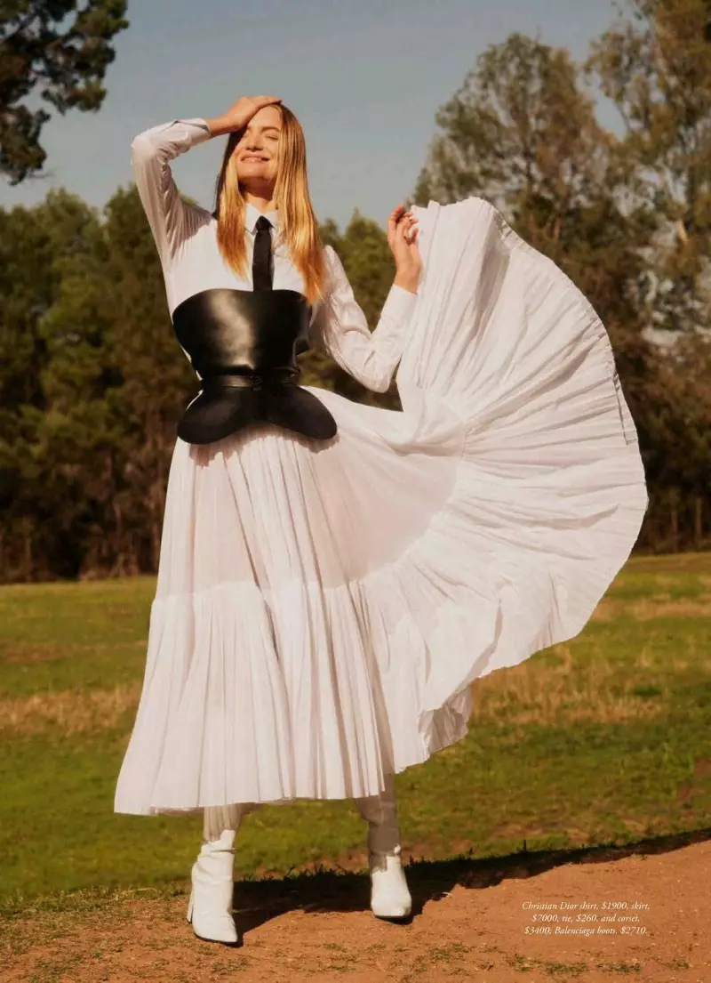 Gemma Ward modelleerib suurepäraseid hommikumantleid Harper's Bazaar Australia jaoks