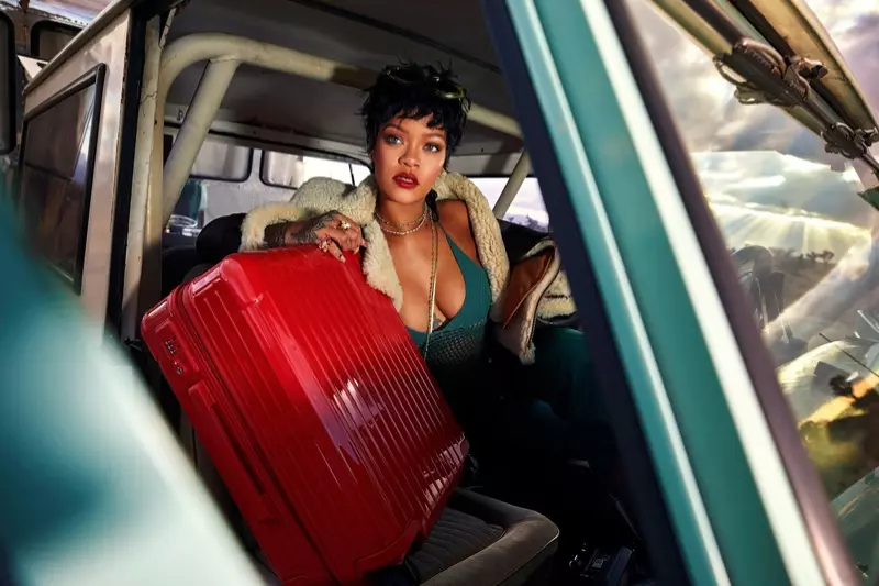 Luksusa bagāžas zīmols Rimowa pieskaras kampaņai Rihanna for Never Still 2021.