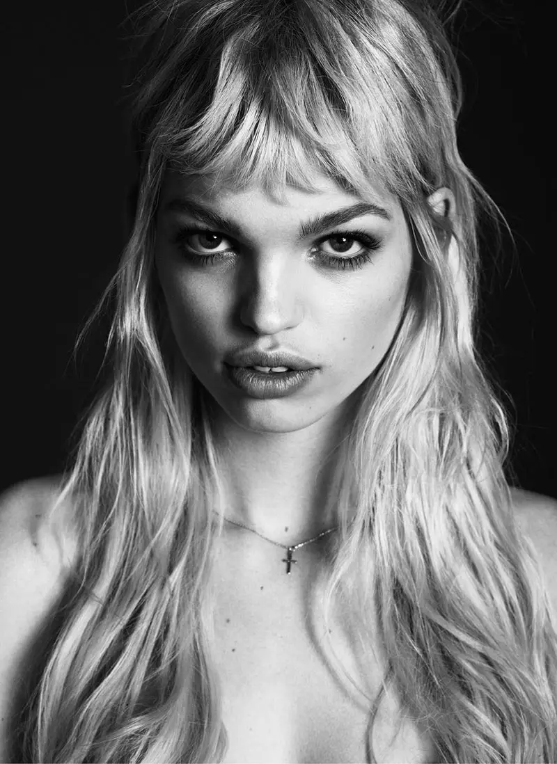 Daphne Groeneveld v črno-belem za izdajo Twin's pomlad/poletje 2013