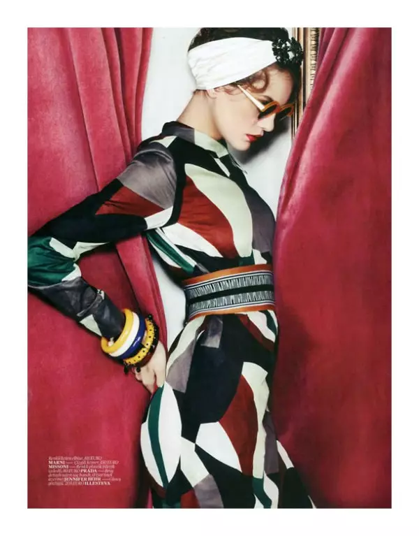 Regina Feoktistova ji hêla Benny Horne ve ji bo Vogue Turkey Sibat 2011