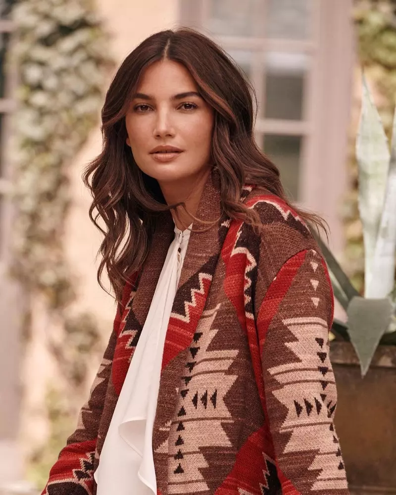 Lauren Ralph Lauren presenta un cardigan estampat occidental a la campanya de la tardor del 2021.