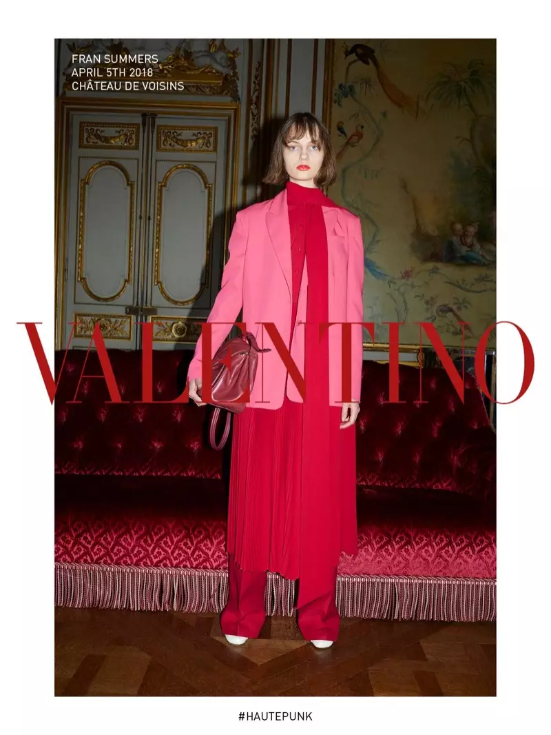 Fran Summers Kleider im rosa und roten Look für die Herbst-Winter-Kampagne 2018 von Valentino