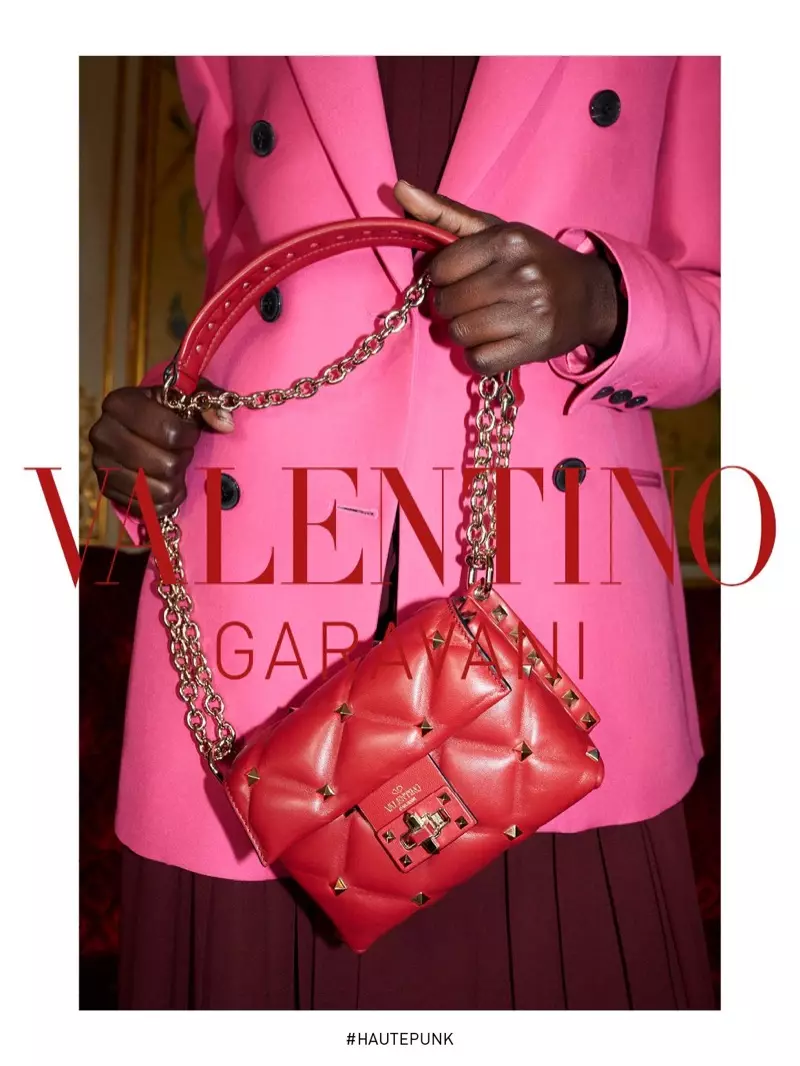 Un bolso acolchado da campaña outono-inverno 2018 de Valentino