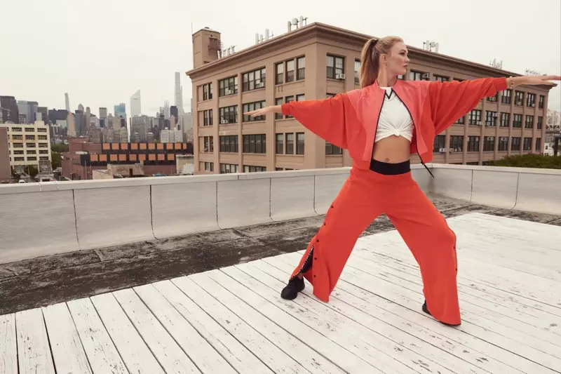 Značka športového oblečenia adidas spolupracuje s modelkou Karlie Kloss na prvej spoločne navrhnutej kolekcii.