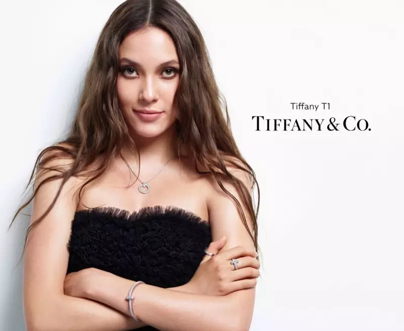 Eileen Gu aparece na campanha Tiffany & Co. Tiffany T1 2021.