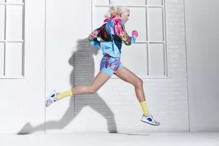 Karlie Kloss adidas üçün formada qalır by Stella McCartney Spring '18 Reklamları