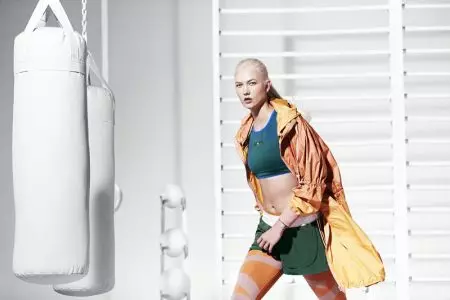 Karlie Kloss Keeps in Shape para sa adidas ni Stella McCartney Spring '18 Ads