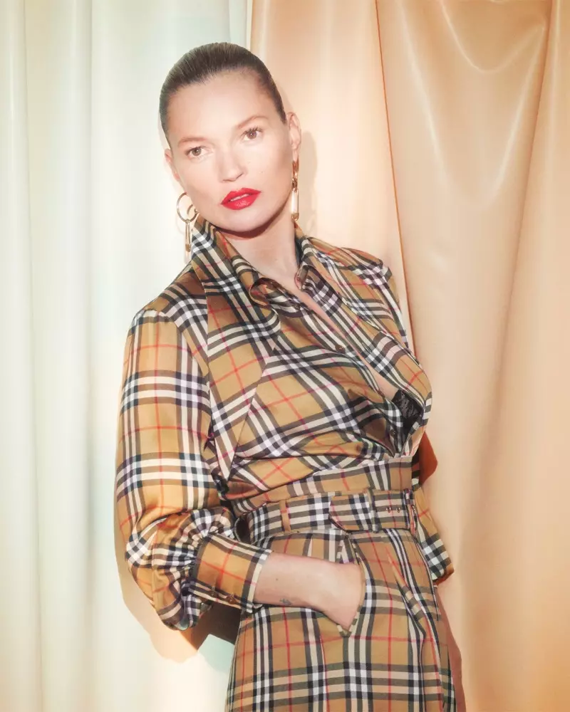 Kate Moss leikur í Vivienne Westwood x Burberry herferðinni