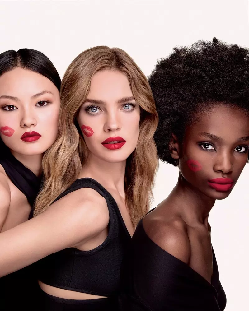 He Cong, Natalia Vodianova, û Imari Karanja di kampanyaya lipstick Guerlain KissKiss de dileyizin.