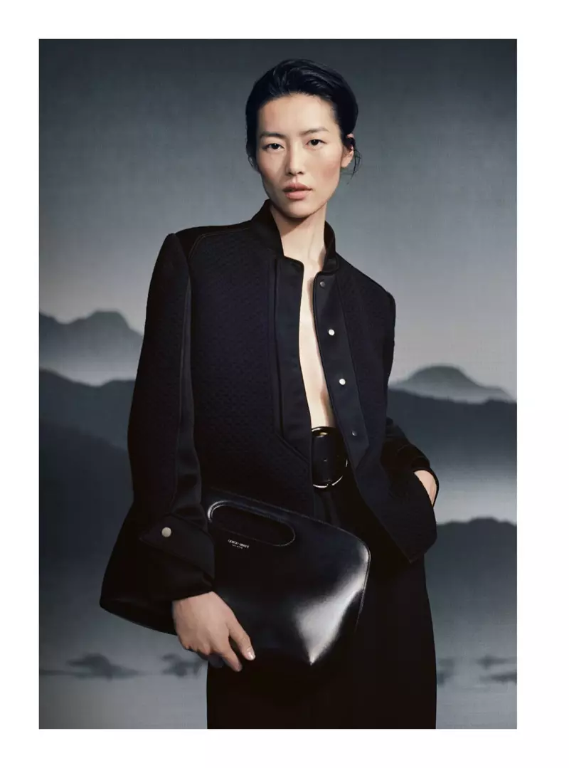 UGiorgio Armani ucofa uLiu Wen ngephulo lakhe lasekwindla-ebusika lika-2021.