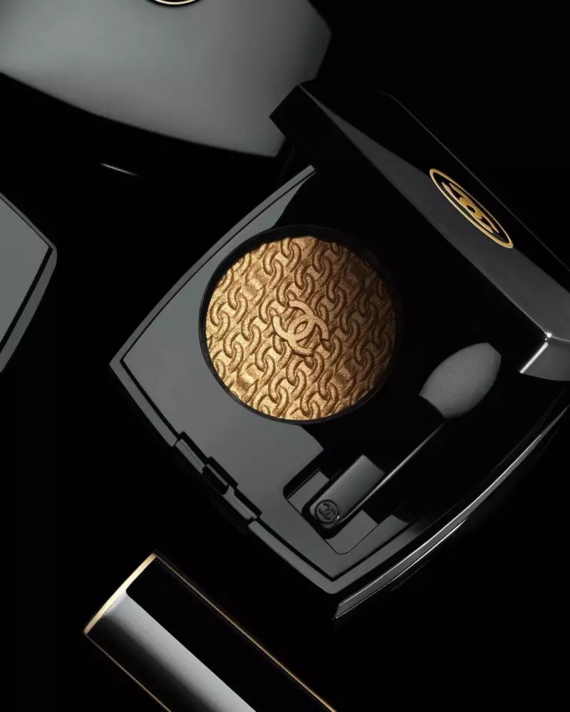 Chanel OMBRE PREMIÈRE 925 ni Tabi Atijo.