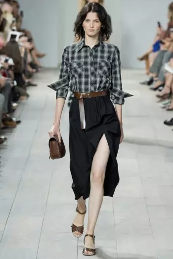 Michael Kors သည် Spring 2015 အတွက် 50s Americana တွင်ဆွဲသည်။