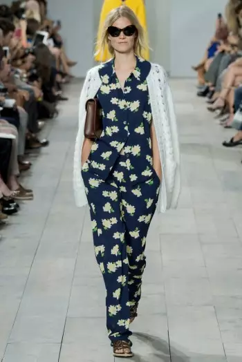 Michael Kors ag tarraingt ar Americana 50s don Earrach 2015