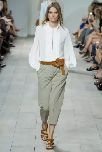 Michael Kors သည် Spring 2015 အတွက် 50s Americana တွင်ဆွဲသည်။