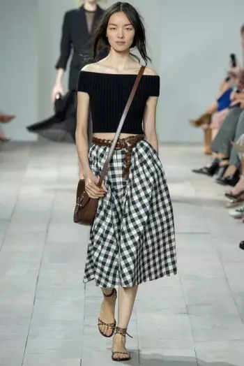 Michael Kors Draws sa 50s Americana alang sa Spring 2015