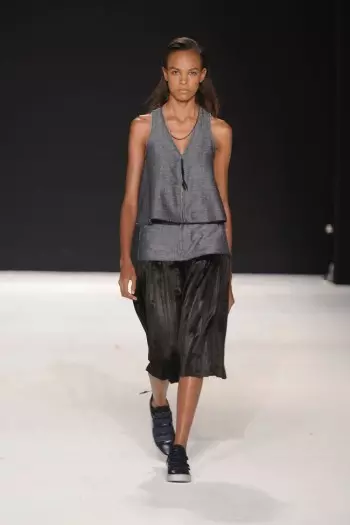 Rag & Bone Goes Utilitarian kwa Ukusanyaji wa Spring 2015