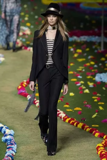 Tommy Hilfiger იღებს ფესტივალის მოდას 2015 წლის გაზაფხულისთვის