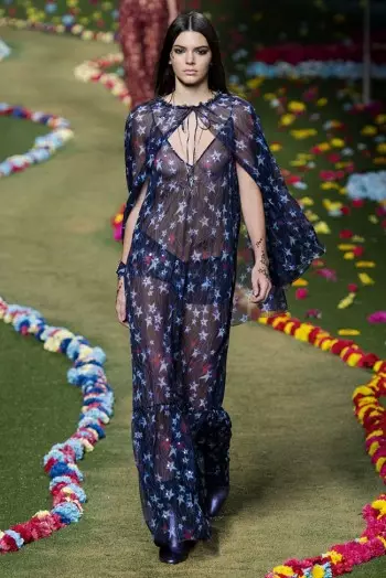 Tommy Hilfiger 2015-yil bahori uchun festival modasini oladi