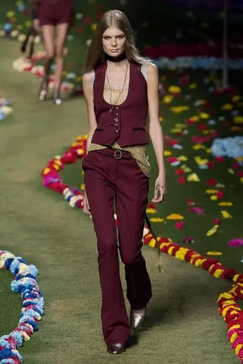 Tommy Hilfiger 2015-yil bahori uchun festival modasini oladi