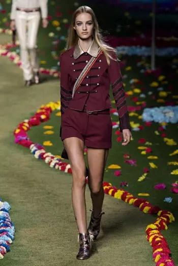 Tommy Hilfiger იღებს ფესტივალის მოდას 2015 წლის გაზაფხულისთვის