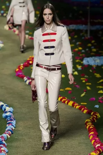 Tommy Hilfiger เข้าร่วมเทศกาลแฟชั่นสำหรับฤดูใบไม้ผลิ 2015