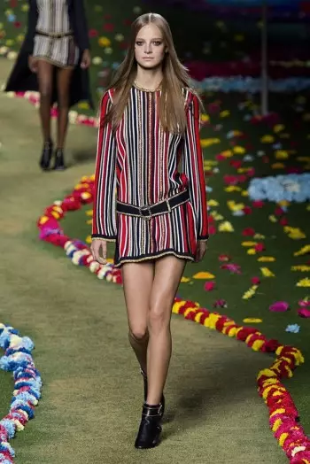 Tommy Hilfiger Mengambil Fashion Festival untuk Musim Semi 2015