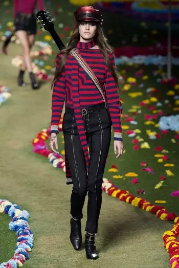 Tommy Hilfiger Mengambil Fashion Festival untuk Musim Semi 2015