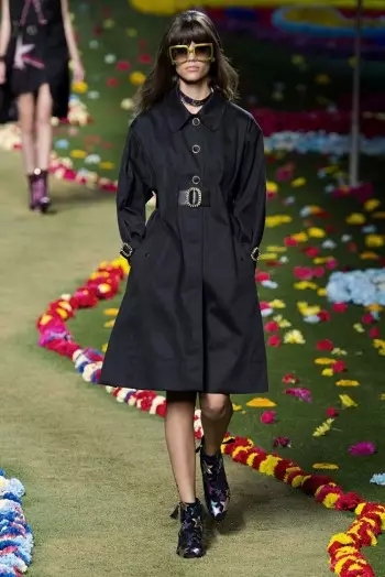 Tommy Hilfiger 2015-yil bahori uchun festival modasini oladi