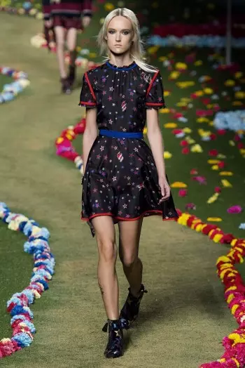 Tommy Hilfiger เข้าร่วมเทศกาลแฟชั่นสำหรับฤดูใบไม้ผลิ 2015