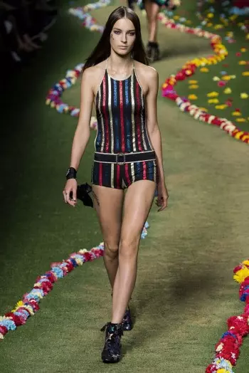 Tommy Hilfiger neem feesmode aan vir lente 2015