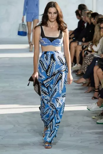 Diane Von Furstenberg Yayi Chic na Rana don bazara 2015