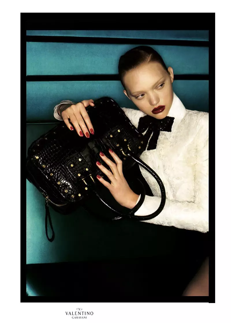 Gemma Ward katingali sultry dina kampanye usum gugur-usum 2006 Valentino