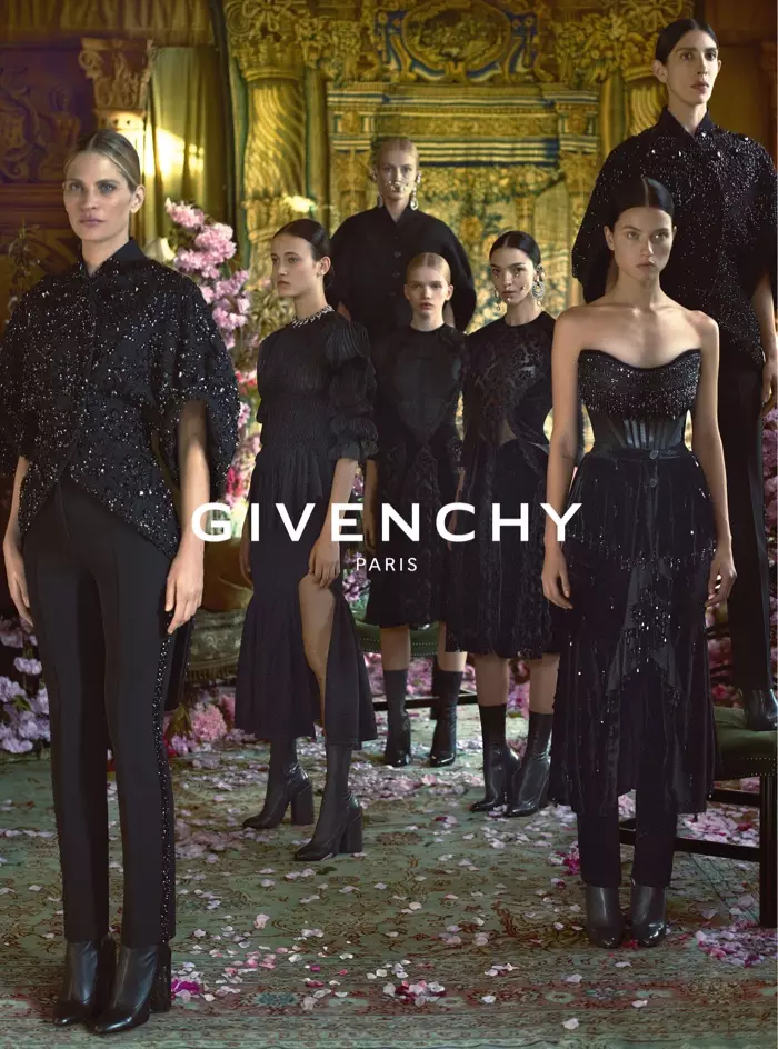 Givenchy ၏ ဆောင်းဦးရာသီ 2015 ကြော်ငြာမှ ပုံ