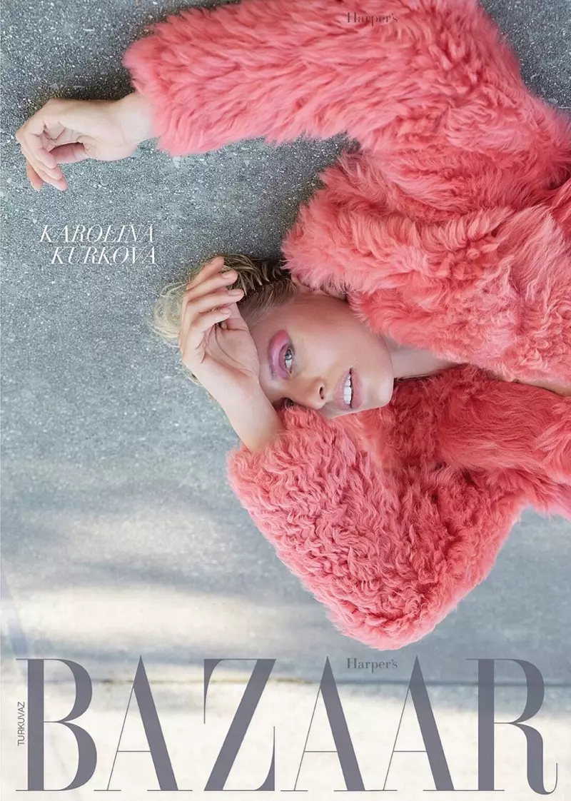 Karolina Kurkova Yambara Imyambarire Imbere Muri Harper's Bazaar Turukiya