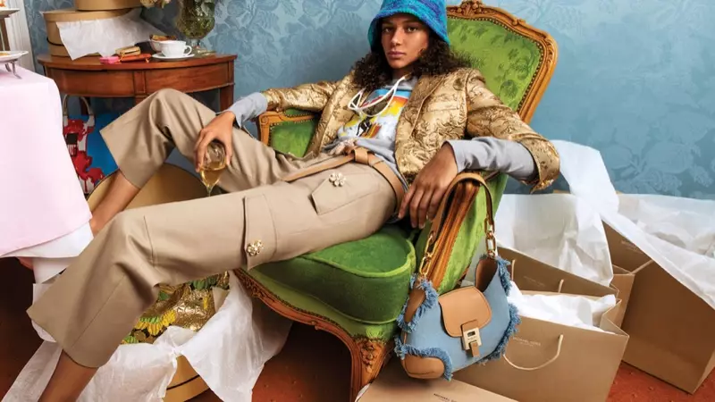 Binx Walton frontéiert Michael Kors Fréijoer-Summer 2019 Kampagne