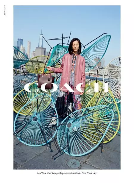 Liu Wen နှင့် Yara Shahidi တို့သည် Coach Fall 2019 Campaign အတွက် NYC ကို ယူသည်။