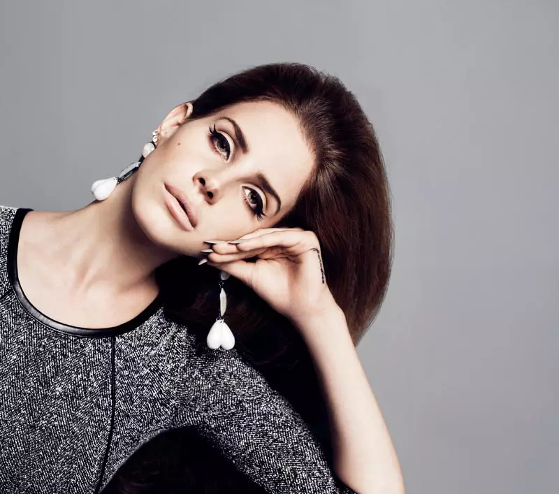 Lana del Reý, Inez & Vinoodhyň H & M-iň Güýz 2012 kampaniýasy üçin süýji saklaýar