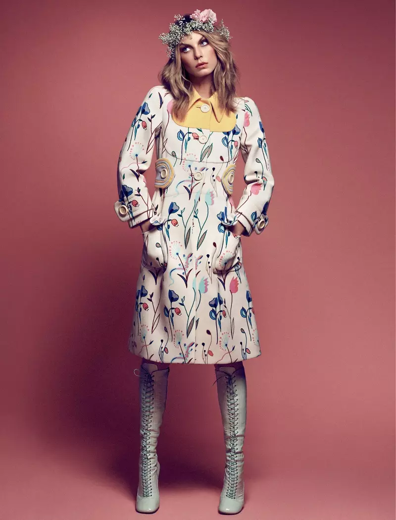 Angela Lindvall Embraces Florals in Elle Russia Shoot av Xavi Gordo