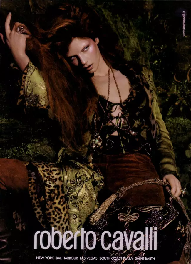 Giovedì ritorno al passato | Angela Lindvall per la campagna Roberto Cavalli Autunno 2004