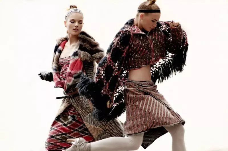 Mayara Rubik Marchi & Julia Dunstall troch Alexander Neumann foar Elle Mexico novimber 2010