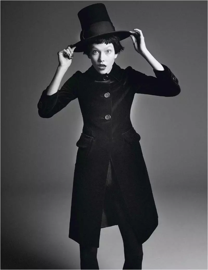 Karlie Kloss Ew ji bo David Sims di Vogue Paris Shoot de dixebite