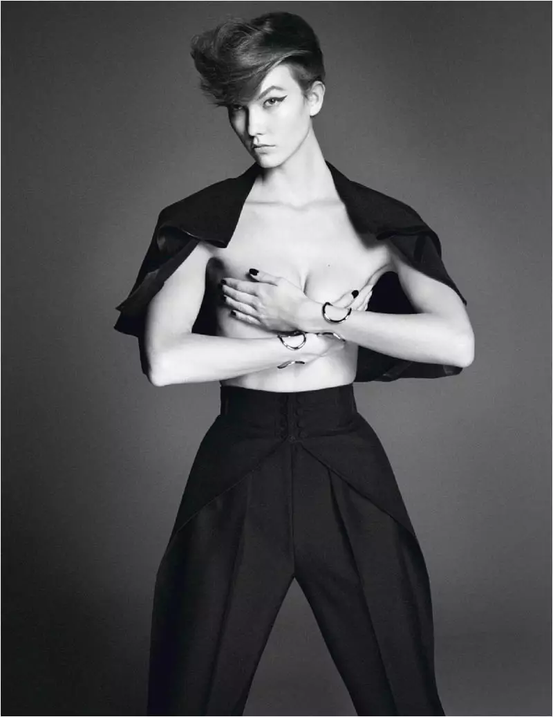 Karlie Kloss waxay ugu shaqeysaa David Sims gudaha Vogue Paris Shoot