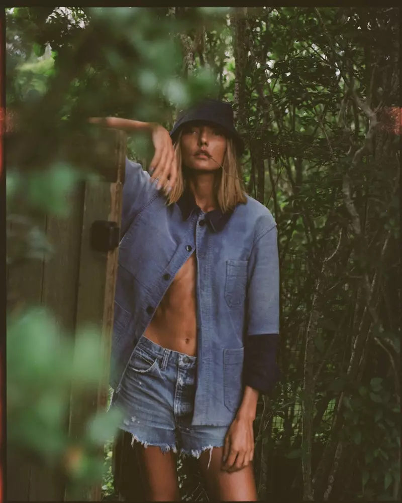 Vintage mantel, Levi lühikesed püksid ja päris roheline müts. Foto: Conrad Dornan