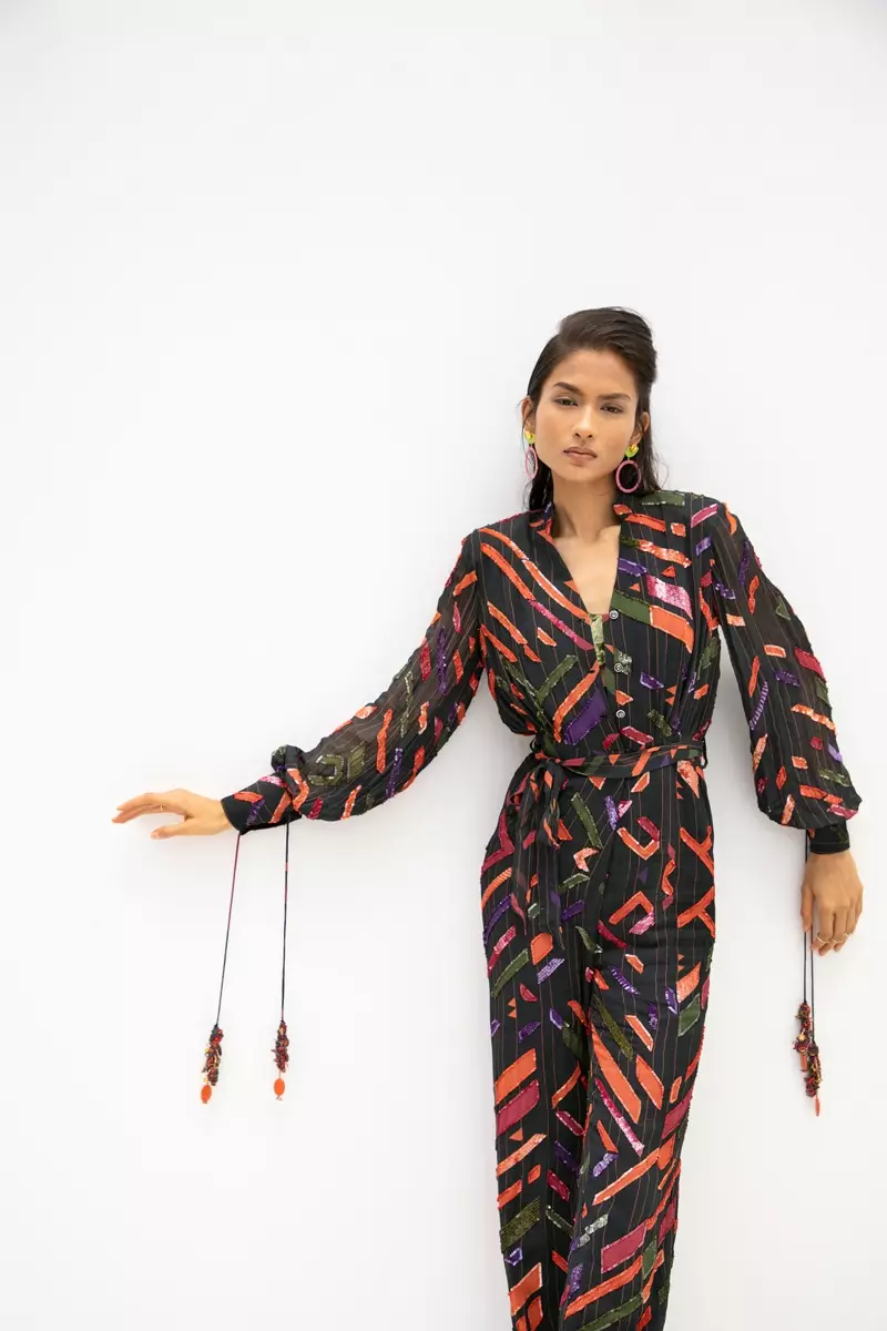 Jumpsuit Nirmooha and Earring Semidot Studio. Foto: Kay Sukumar