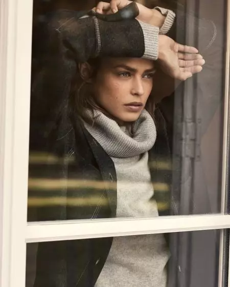 Birgit Kos poartă colecția Cozy Winter 2018 a lui Massimo Dutti