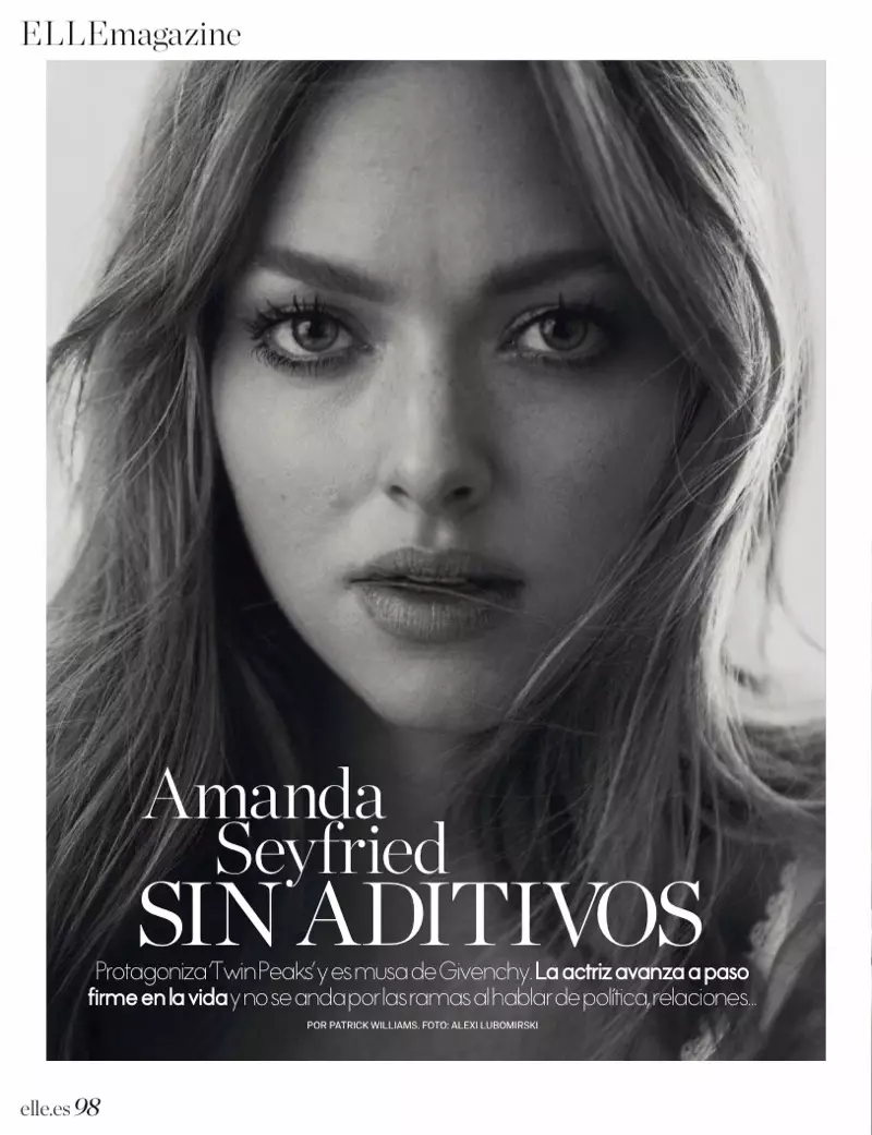 Nakuha ng aktres na si Amanda Seyfried ang kanyang closeup sa black and white na imaheng ito